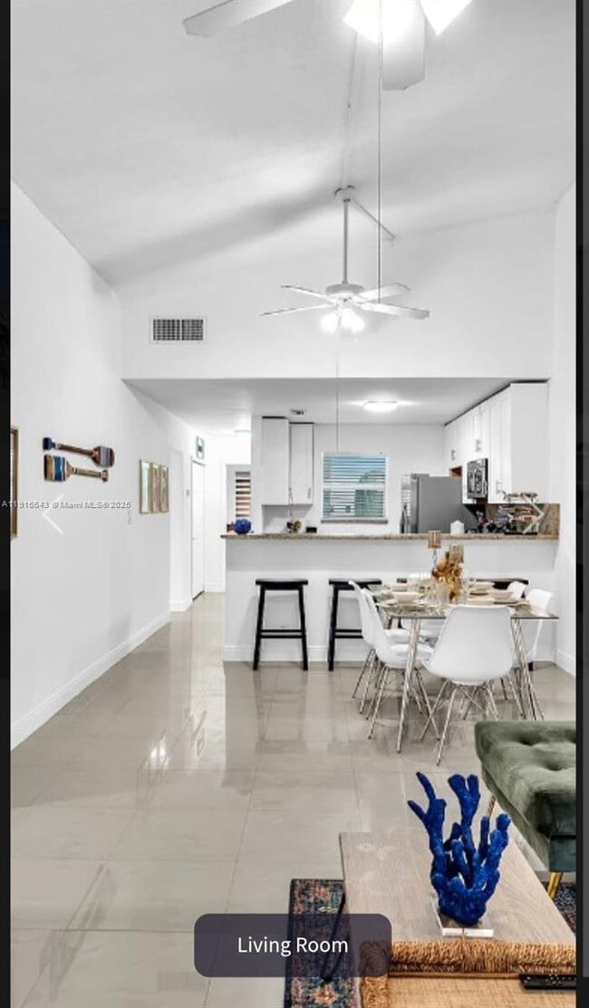 Building Photo - 5721 SW 24th Ave