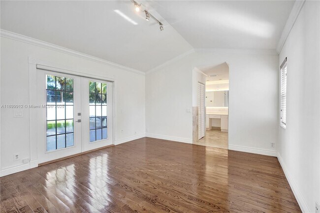 Building Photo - 658 Stanton Dr