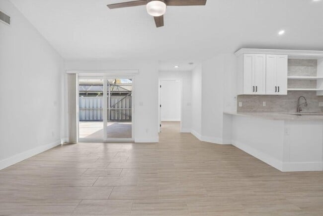 Building Photo - 5230 Woodruff Ln