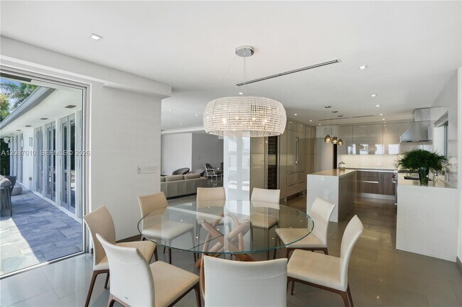 Building Photo - 9301 N Bayshore Dr