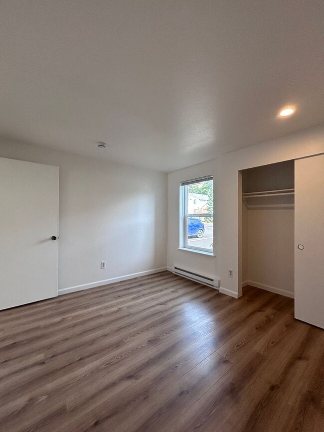 Building Photo - 2 Bed 1 Bath in heart of Bellingham Receive a $250 Amazon gift card upon move in!!