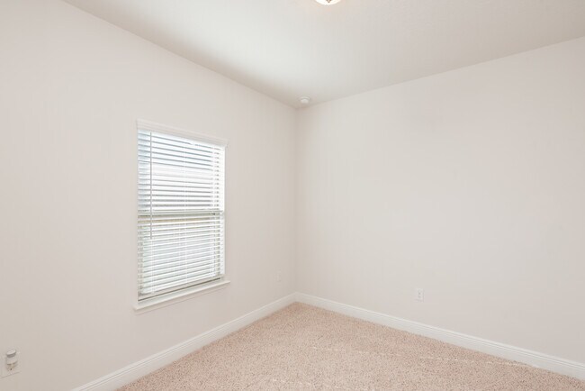 Building Photo - 9599 Pebble Stone Dr