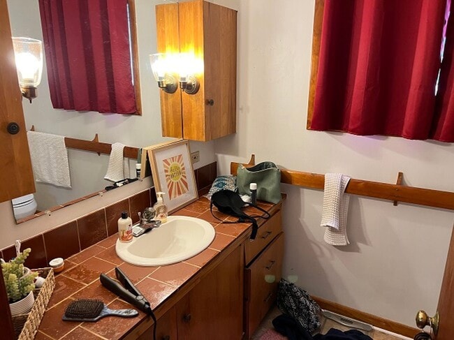 Building Photo - 241 Main St