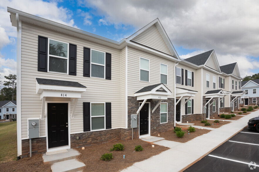 Building Photo - Ponder Place Townhomes