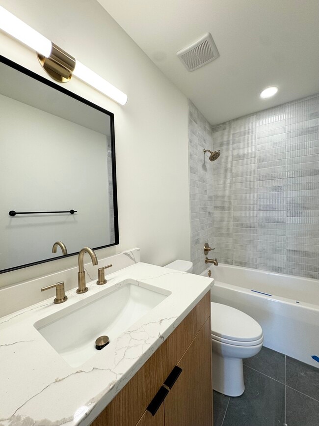 Building Photo - 537 E 19th St