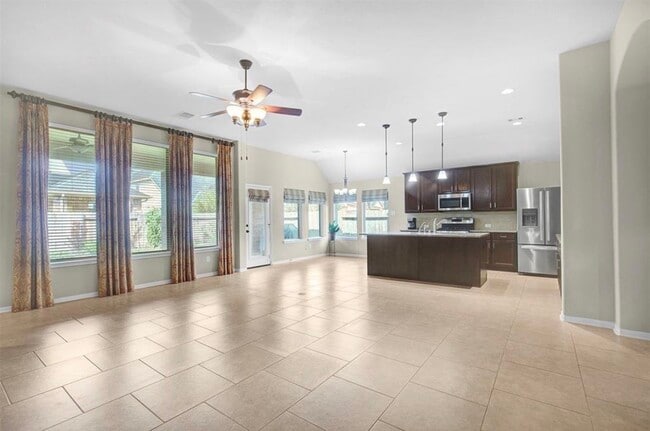 Building Photo - 2513 Golfcrest Dr