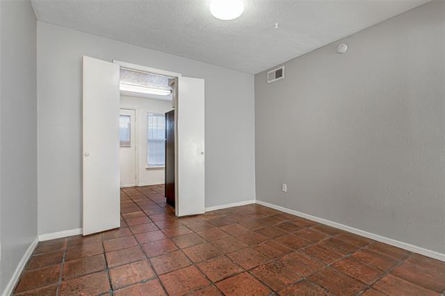 Building Photo - 10248 Regal Oaks Dr