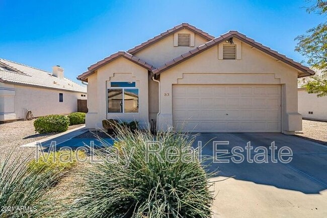 Primary Photo - 213 W Caroline Ln