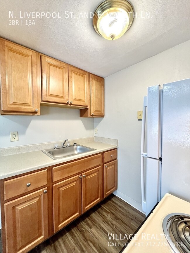 Building Photo - END-unit! Affordable 2-Bed Convenient to I...