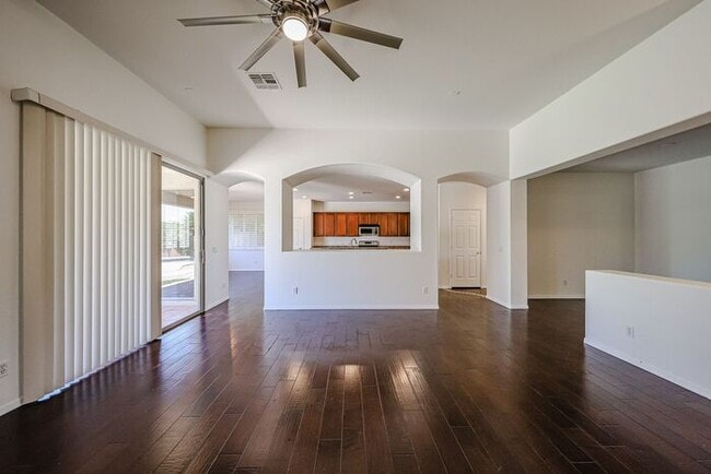 Building Photo - Welcome to this stunning 3-bedroom, 2-bath...