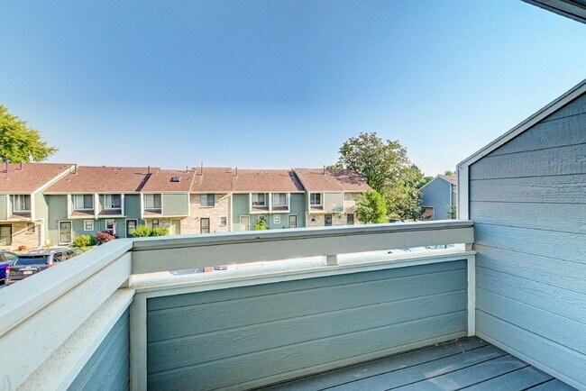 Building Photo - $2,400 - 2-Bed, 1.5-Bath Townhome in Lakewood Updated Throughout, With Garage + AC, Near Bear Cre...