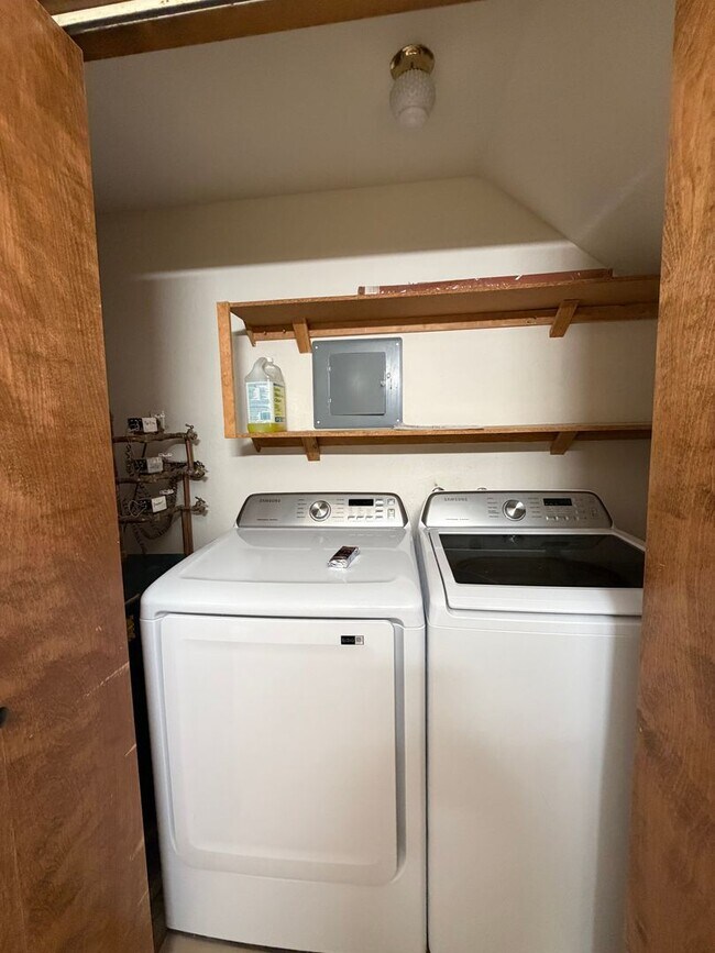 Building Photo - Tri-Level Lake Village Condo - 2 Bed + Bonus Room -  with Upgrades