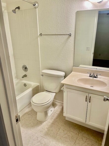 primary bath - 7948 Decker Canyon Dr