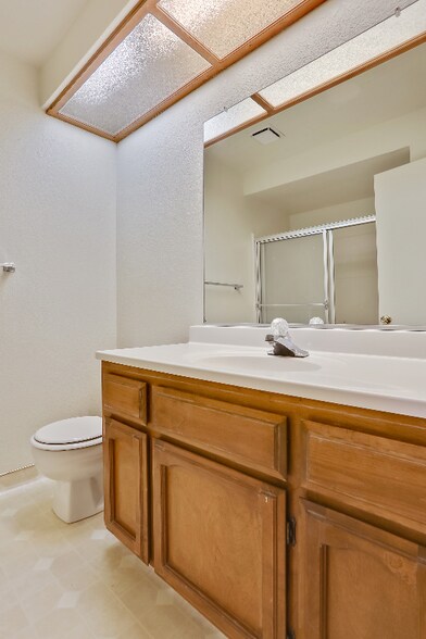 Building Photo - 222 Tiffany Cir