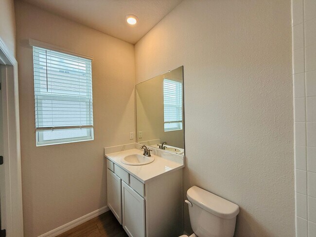 Building Photo - New built 4 bedroom 3 bath 3 car garage in Coddington Subdivision