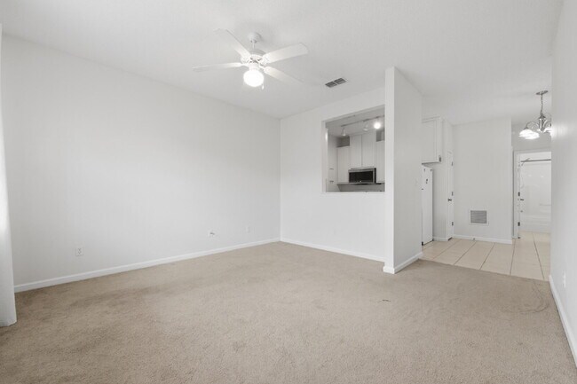 Building Photo - 3 Bed x 3 Bath with Garage!!!!