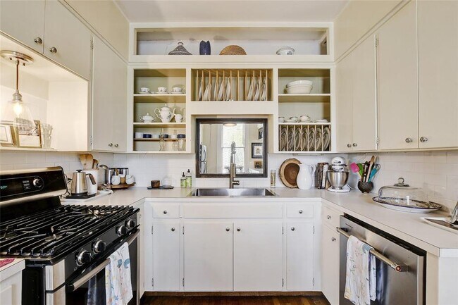 Building Photo - 221 N Johnson Ave