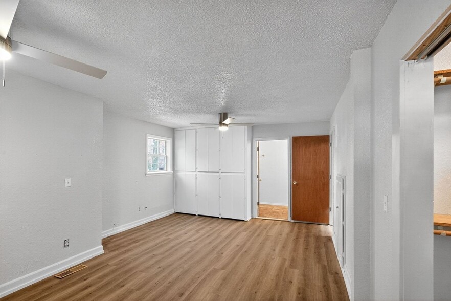 Building Photo - 606 N Miller St