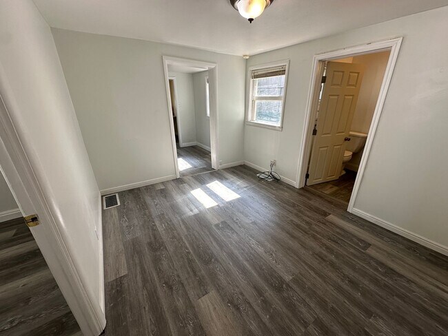 Building Photo - Cozy Price Rental