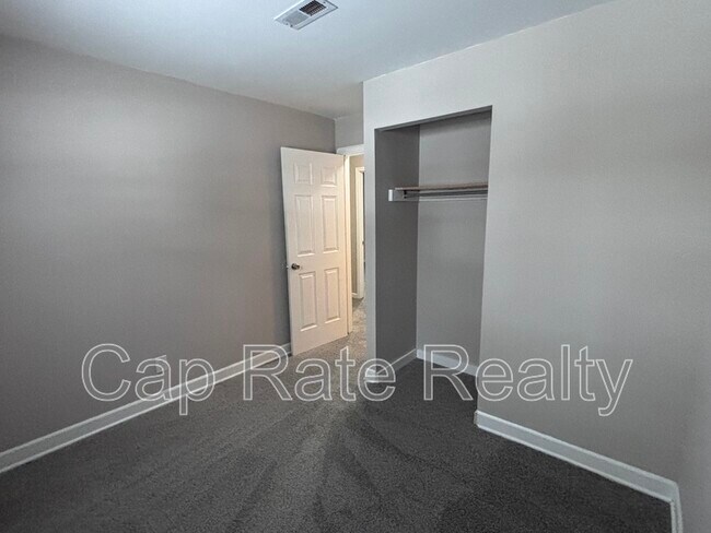 Building Photo - 4003 Carlton Ave