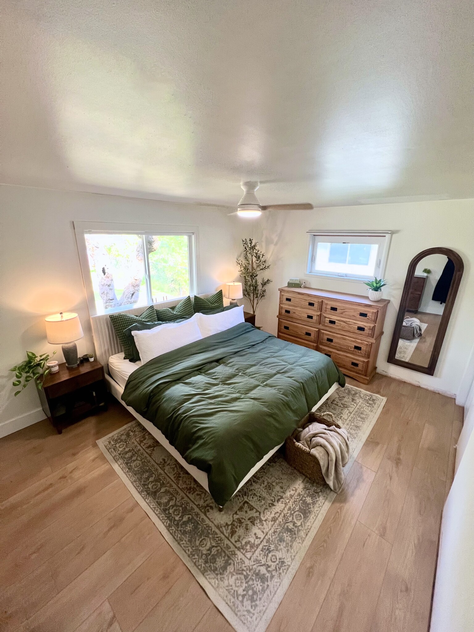 Master bedroom with closet, dressers, lamps, nightstands and a ceiling fan - 920 Oak St