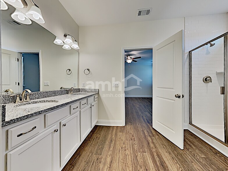 Building Photo - 315 Lakeside Blvd