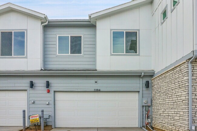 Building Photo - $2,350- 3 Bed 2.5 Bath Townhome in CO Springs with Central AC, and In Unit Laundry!
