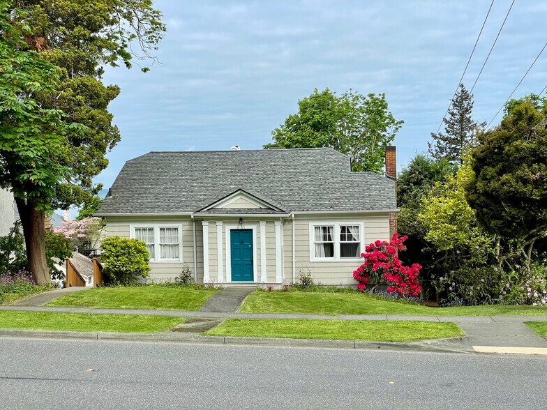 street view - 631 N Garden St
