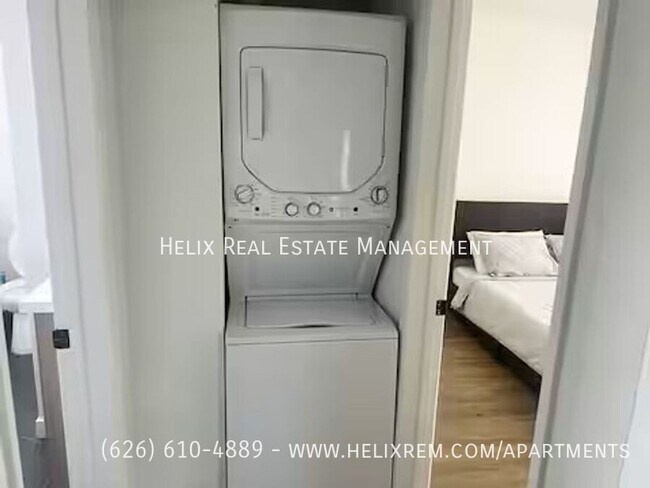 Building Photo - 523 E Live Oak Ave