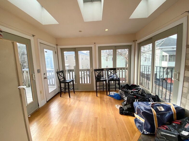 Building Photo - 27 Spring Garden St