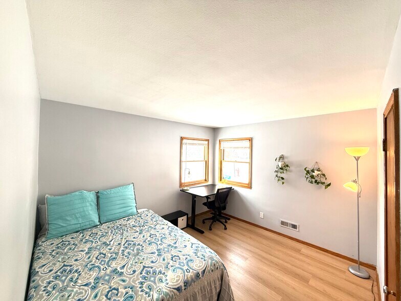 Building Photo - 5427 45th Ave N