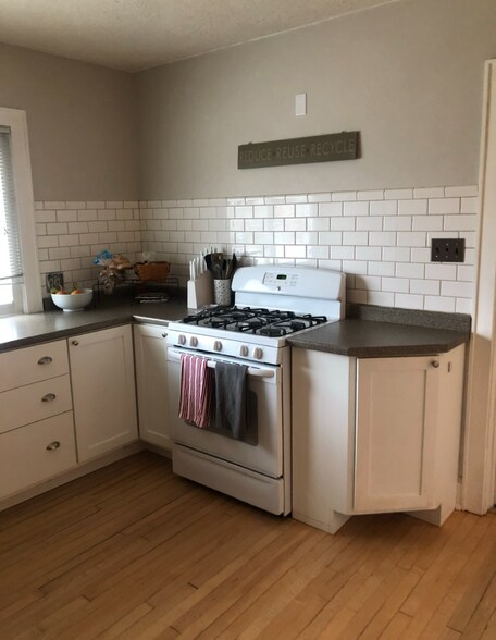 Kitchen - 3360 S Kinnickinnic Ave