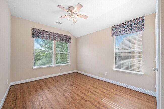 Building Photo - 16514 Sheffield Run Dr