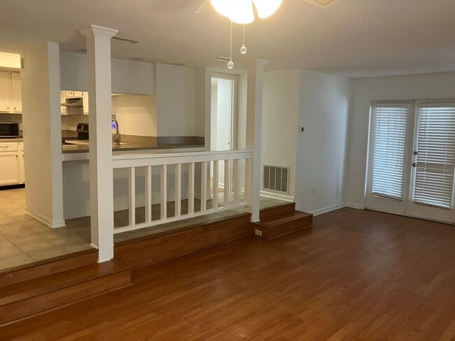 Building Photo - 1 BR / 1.5 BA at Saint Andrews Commons (Pa...