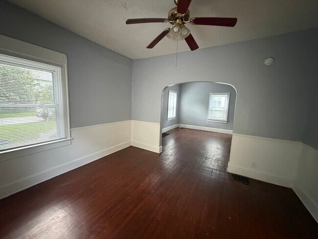 Building Photo - 3 Bedroom Near Irvington-Emerson Heights