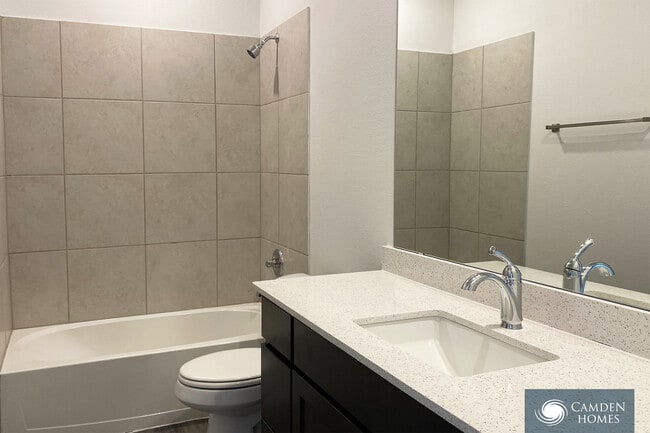 Building Photo - 1479 Streamside Dr