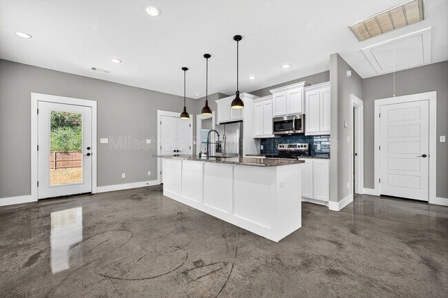 Building Photo - 1507 S 7th Ave