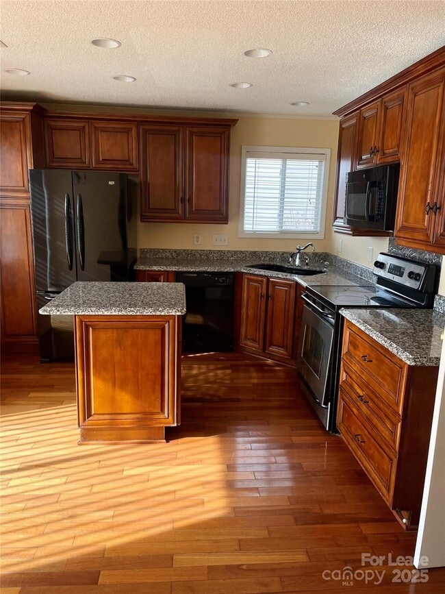 Building Photo - 3823 Thomas Ridge Dr