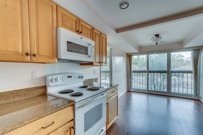 Building Photo - 2817 Jermantown Rd