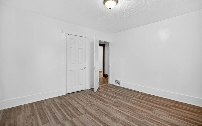 Building Photo - 2128 6th St SW