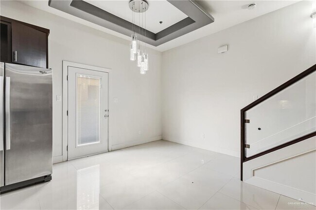 Building Photo - 16 L S Rd