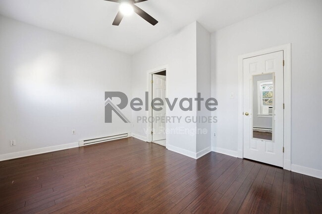 Building Photo - 2206 Parkwood Ave