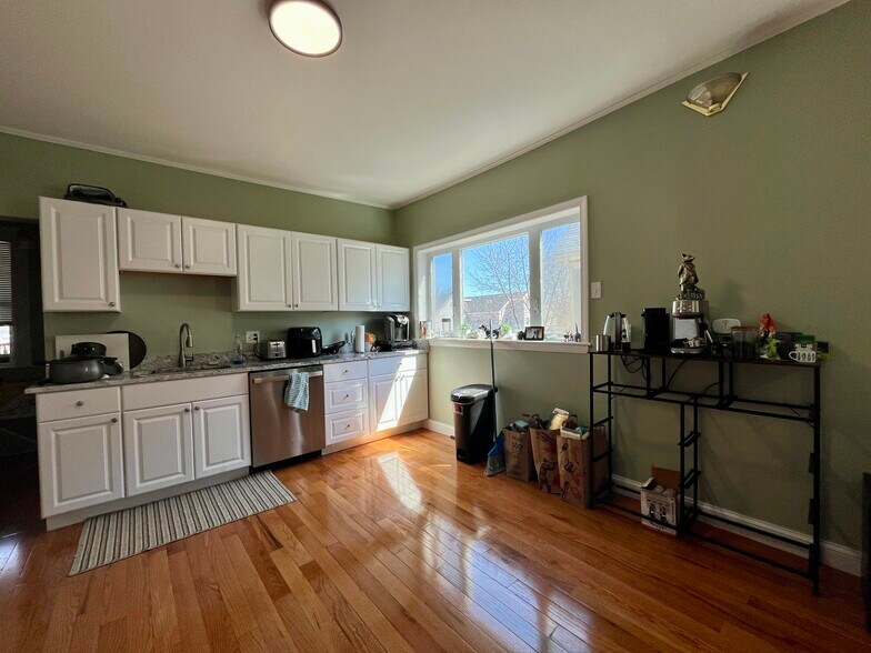 Building Photo - 45 Martin St