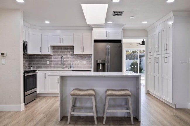 Building Photo - 490 82nd Ave