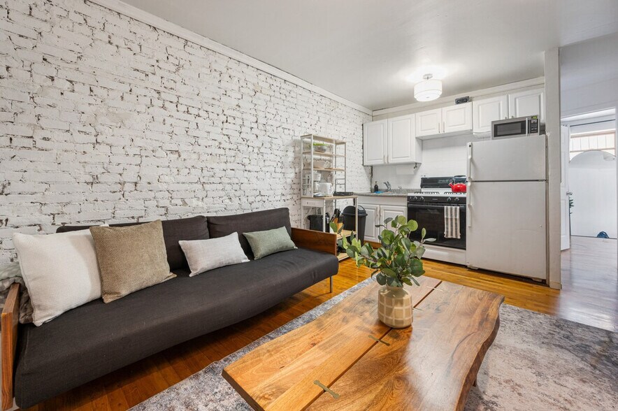 Building Photo - 341 W 30th St