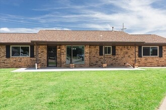 Building Photo - 2102 Canary Ave