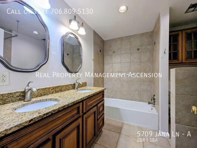 Building Photo - 5709 Jana Ln