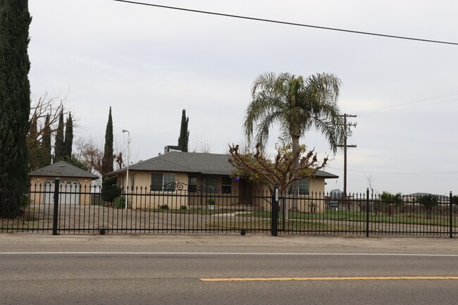 Building Photo - 14127 S Fowler Ave