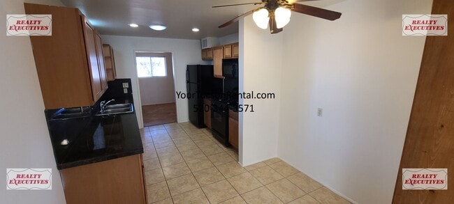 Building Photo - Grant & Silverbell Rd 3/1.5 with A/C $500 Security Deposit