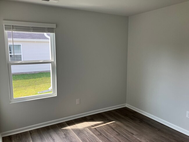 Building Photo - 3 Bedroom 2 Bathroom House- Groves at Sout...